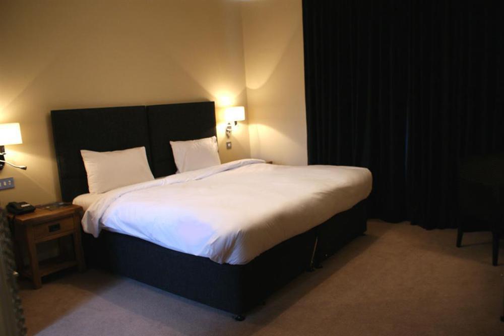 The Talbot Inn Woking Pokoj fotografie