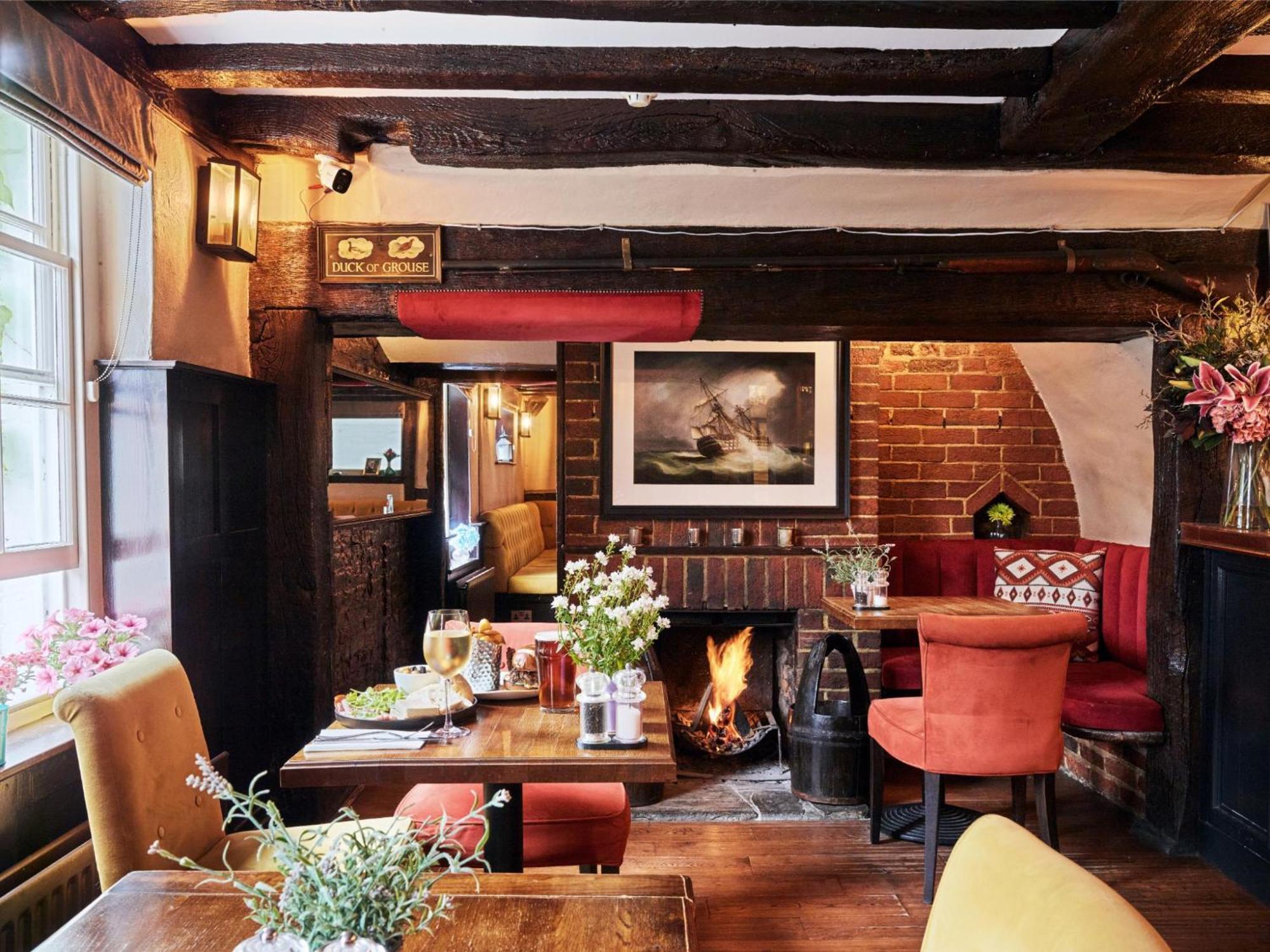 The Talbot Inn Woking Exteriér fotografie