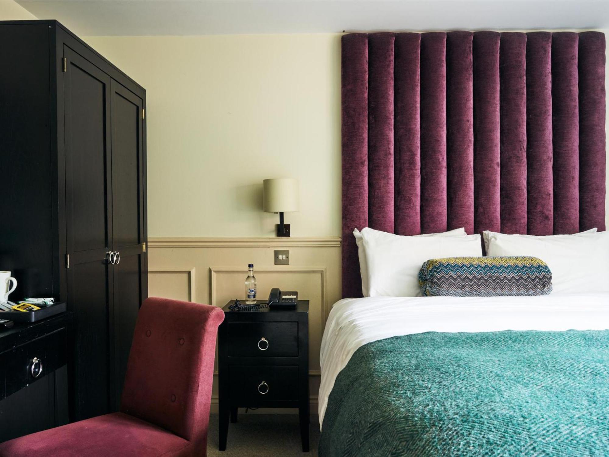 The Talbot Inn Woking Exteriér fotografie