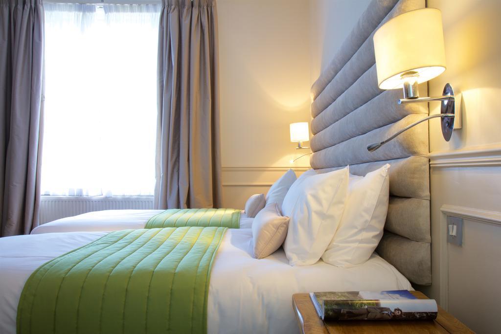 The Talbot Inn Woking Exteriér fotografie