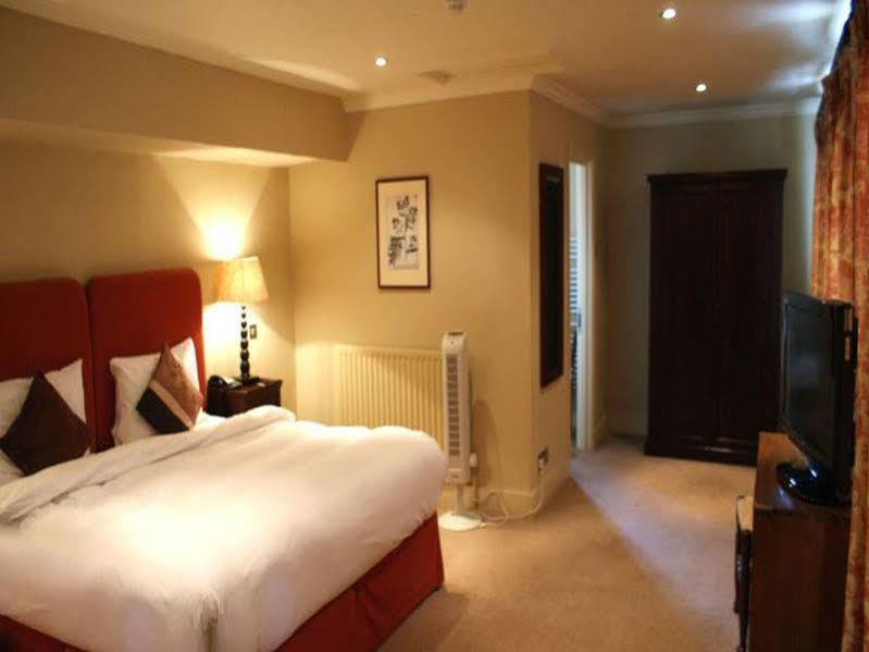 The Talbot Inn Woking Exteriér fotografie