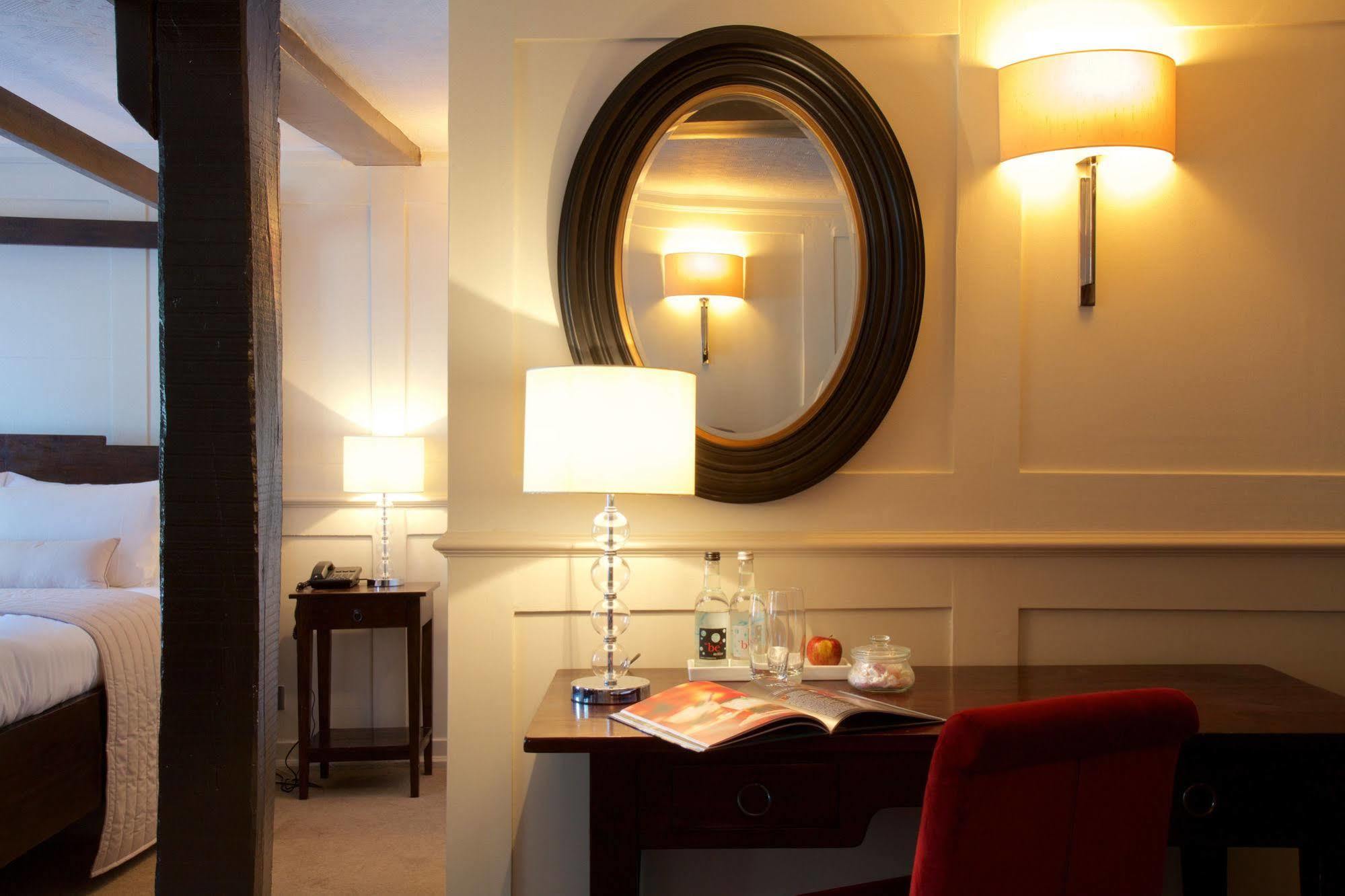 The Talbot Inn Woking Exteriér fotografie