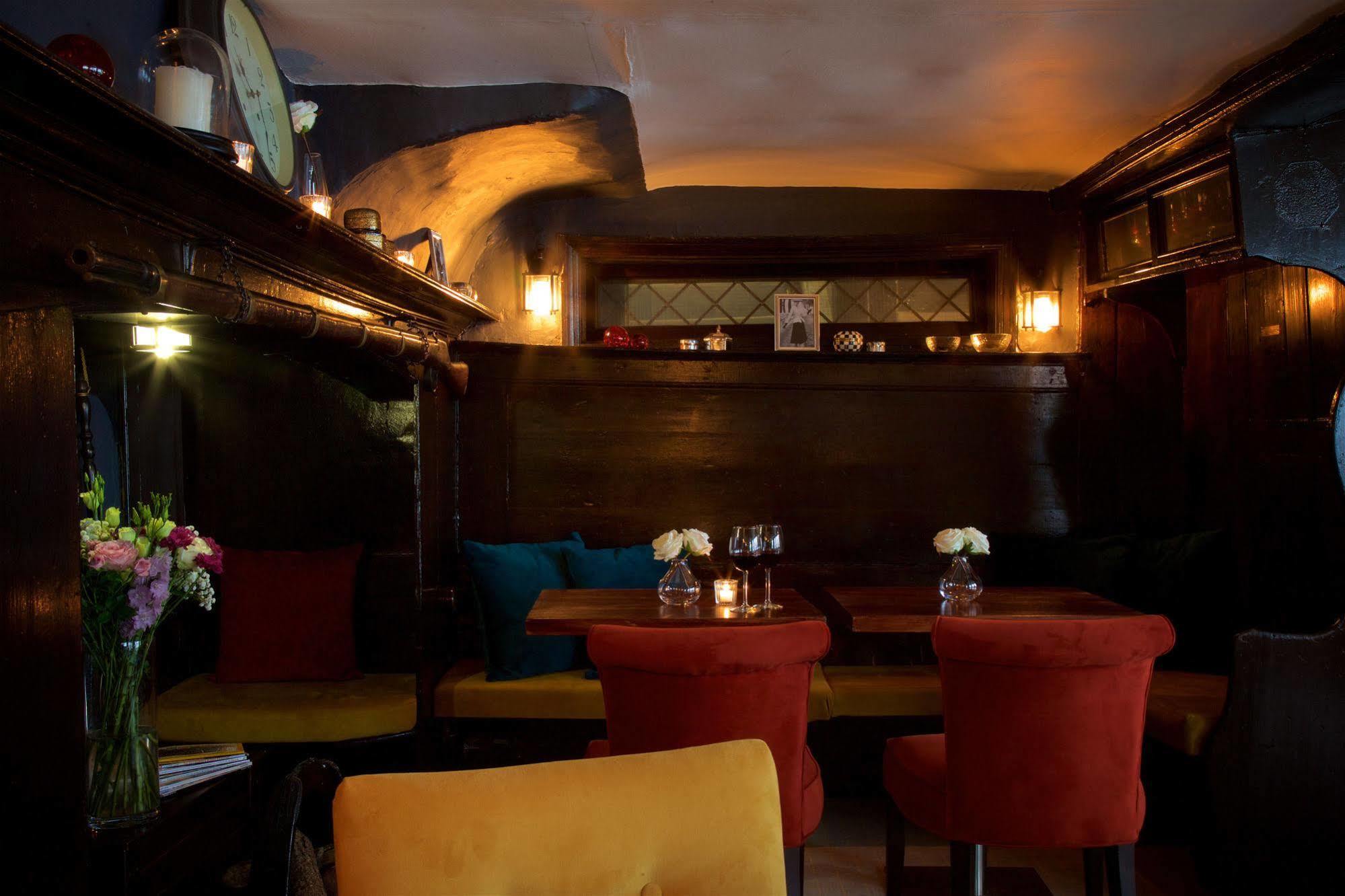 The Talbot Inn Woking Exteriér fotografie